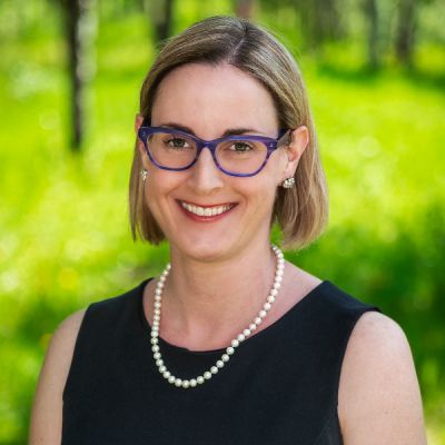 Lara Unsworth '95